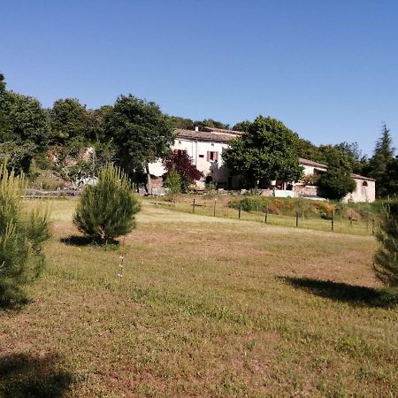 Gîtes La ferme accrochée à la colline Lagorce  Exterior foto