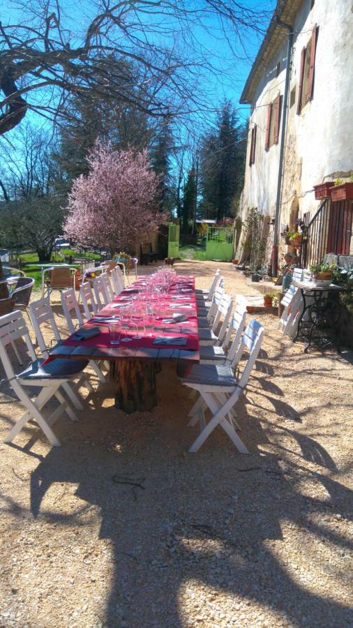 Gîtes La ferme accrochée à la colline Lagorce  Exterior foto